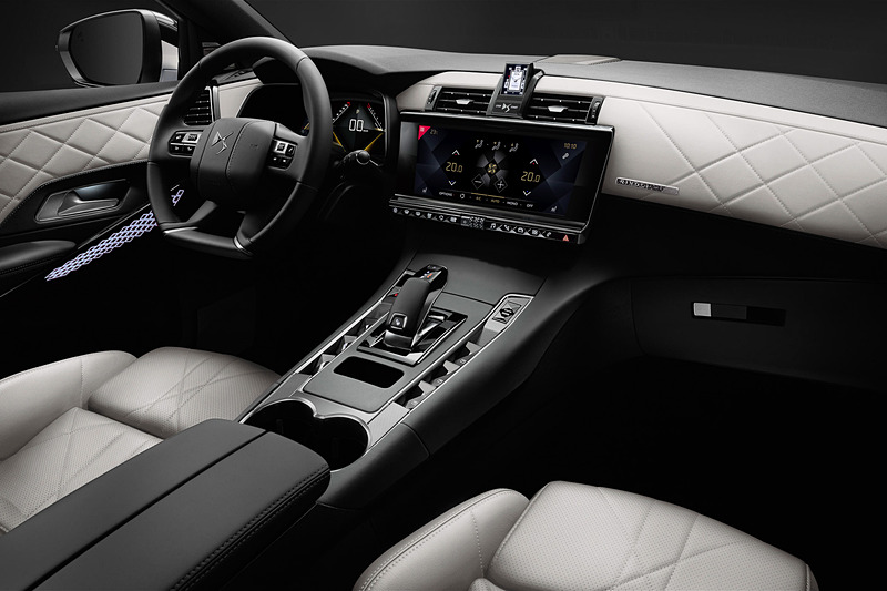 リボリインスピレーションにパールグレーのレザーを追加