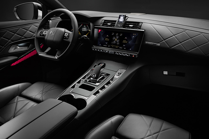 リボリインスピレーションのバサルトブラックレザー