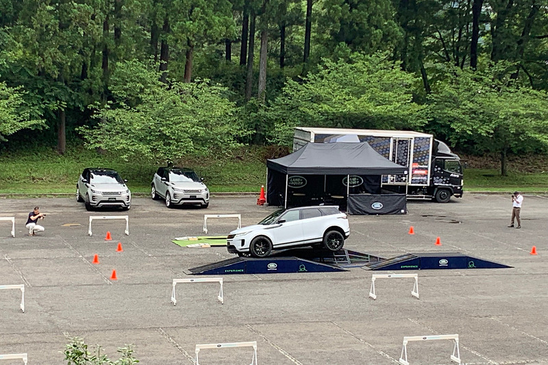 特設のモーグルコース