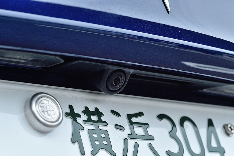 カメラはフロントウィンドウ部、フロントフェンダーのウインカー部、Bピラー、リアにに付く