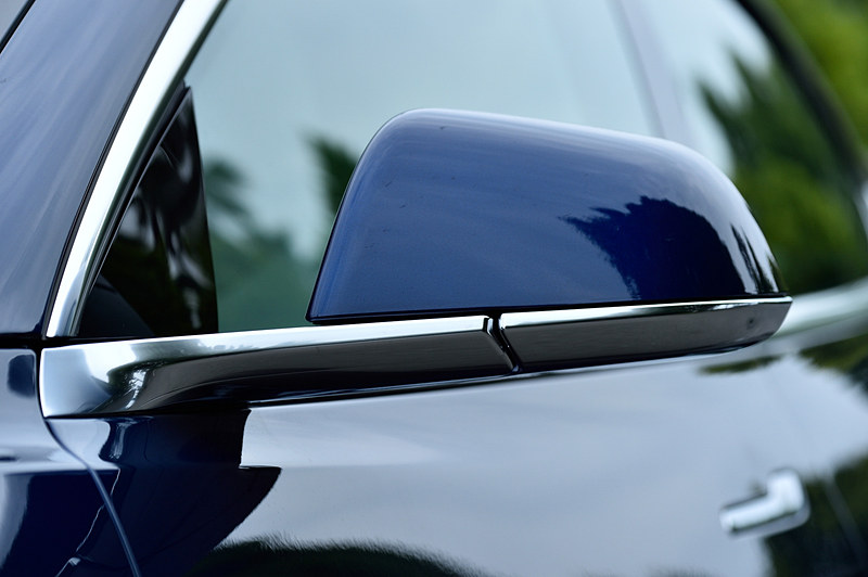 自動防眩機能とヒーター付電動サイドミラー