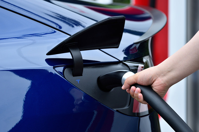 言われなければ気がつかないような充電ポート