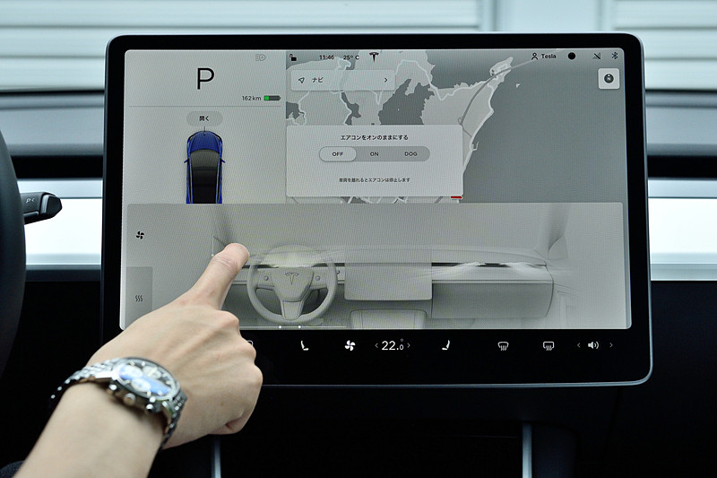 エアコン吹き出しの方向もタッチ操作で調整できる