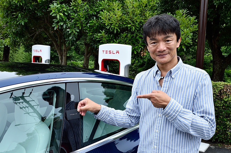 このカードがキーになるが、さらに登録すればスマホもキー代わりになる