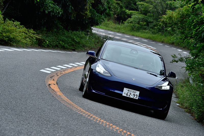 デュアルモーターのパフォーマンス。その加速がかなり刺激的だ！