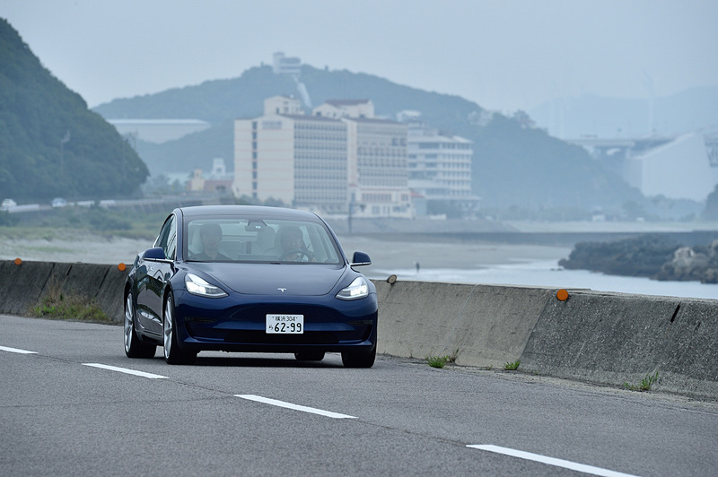 低重心で高剛性。ハンドリングのよさもかなりのもの
