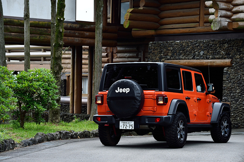5月に発売されたジープブランドの最強グレード「ラングラー アンリミテッド・ルビコン」（588万6000円）。ボディサイズは4870×1895×1850mm（全長×全幅×全高）、ホイールベースは3010mm。車両重量は2050kg