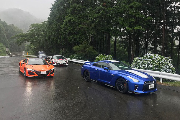 木曜日は練習走行の合い間にGENROQ誌のロケ。ナンバー付きだと合い間にお仕事にも行けちゃいます（笑）。GT-RもNSXも凄かったけど、86だって十分に楽しいのを改めて実感