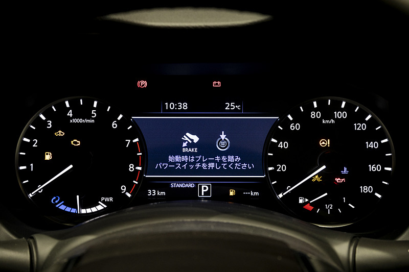 メーター中央部に7インチのアドバンスドドライブアシストディスプレイを備えるファインビジョンメーターを採用。ガソリンターボモデルは5インチになる