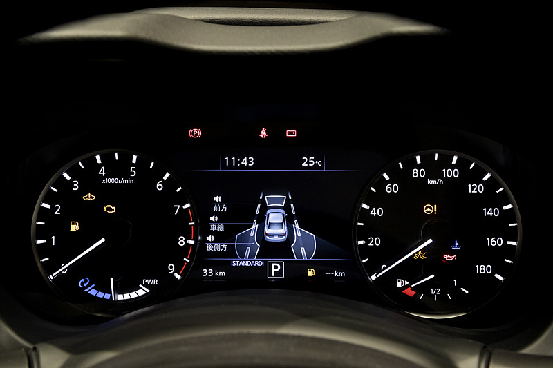 メーター中央部に7インチのアドバンスドドライブアシストディスプレイを備えるファインビジョンメーターを採用。ガソリンターボモデルは5インチになる