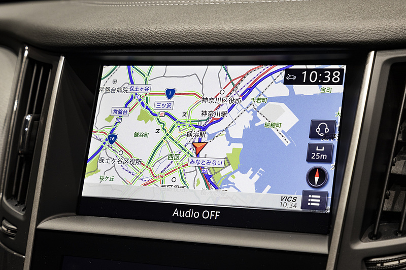 上部ディスプレイは8インチワイド