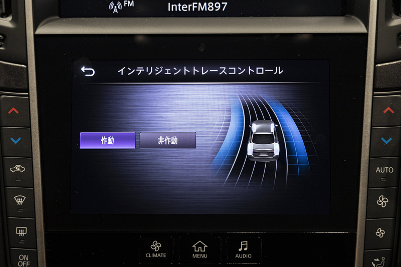 ドライビングスタイルやステアリングモードなどの設定項目を用意
