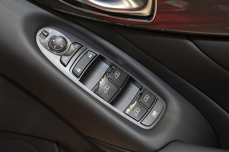 ドアトリムのスイッチ