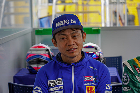 脇阪寿一選手（左）は弟の脇阪薫一選手（右）と共にポルシェで参戦