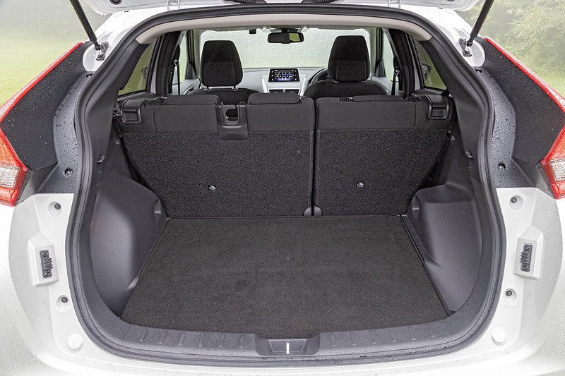 ラゲッジルームも広々としていて、サブトランクもしっかりスペースを確保