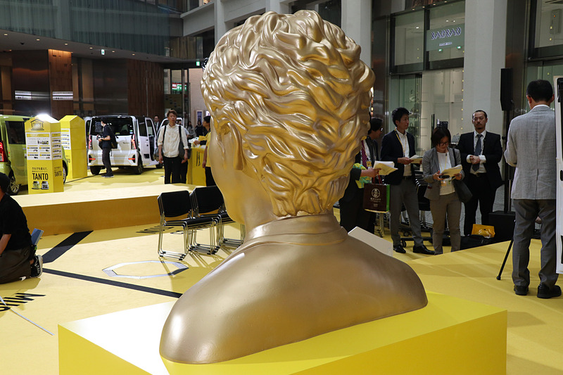 “巨”大泉洋 像