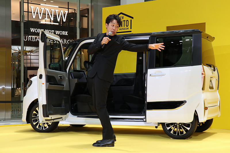 運転席ロングスライドシートについては、座ったまま後席の子供の面倒をみることができるほか、「後部座席に乗せている荷物を取りたいって時に、この歳になるとこんな風にしていると、どっかつりますからね。それがここまでバーンと下がれるから、物を取るのにどれだけ楽なことか。素晴らしい、あっぱれ！」と評価した