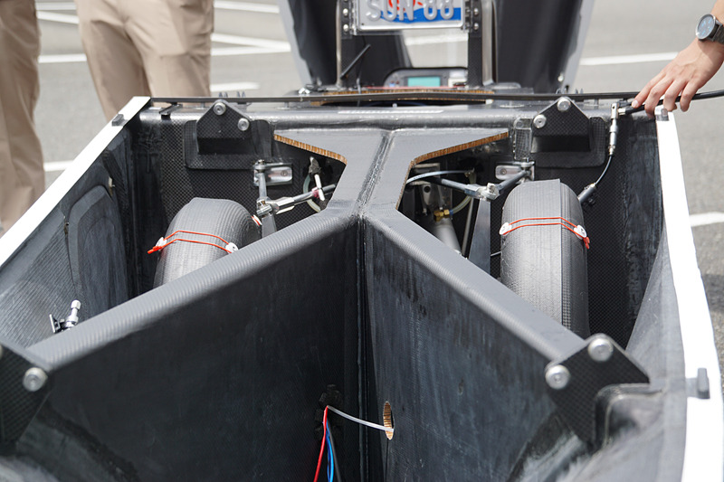 サスペンションにハイドロニューマチックを採用