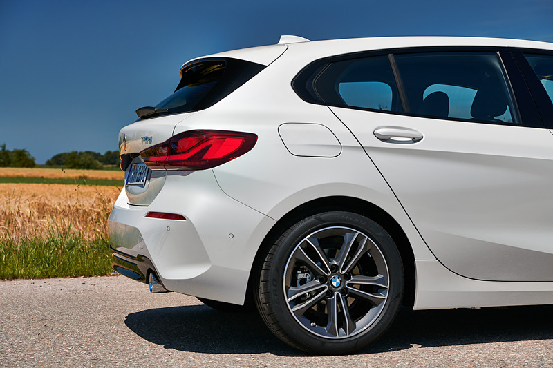 118dのボディサイズは4319×1799×1434mm（全長×全幅×全高）、ホイールベースは2670mm