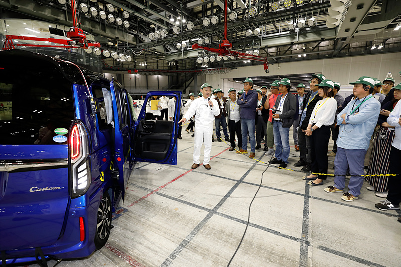 衝突後のN-BOXの運転席側ドアとスライドドアは衝突がなかったかのように開いた