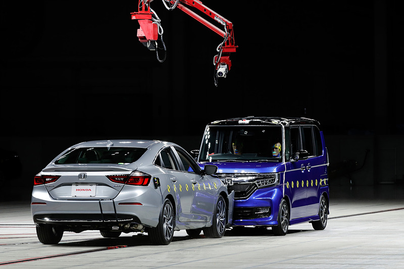 相対速度100km/hで衝突するN-BOXとインサイト