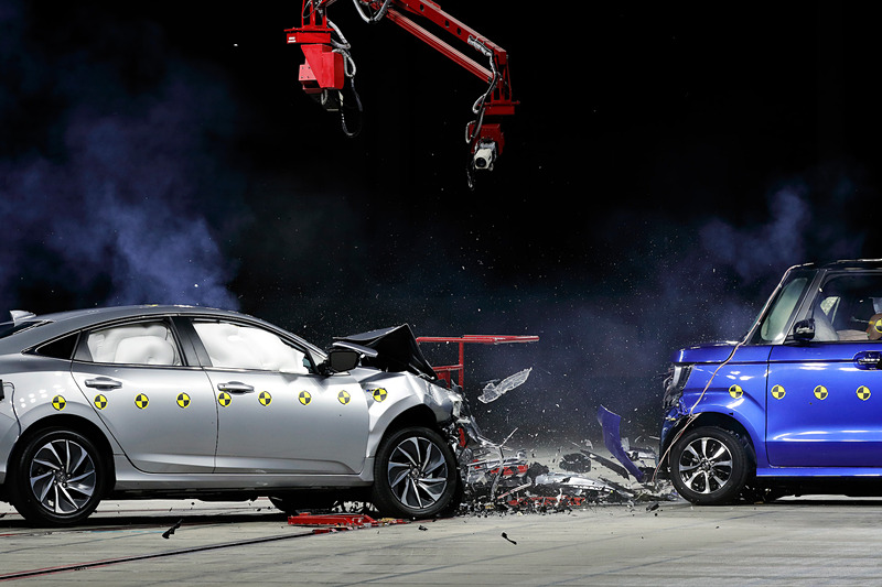 相対速度100km/hで衝突するN-BOXとインサイト