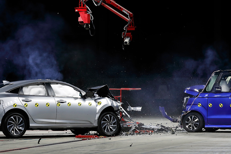 相対速度100km/hで衝突するN-BOXとインサイト