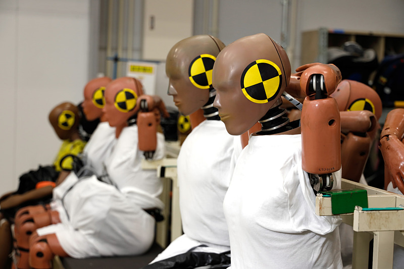 1998年に歩行者ダミー「POLAR I」が登場して以降、現在はPOLAR IIIまで進化