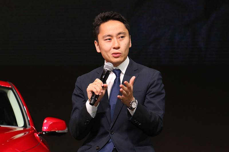 「まず、僕にだまされたと思ってぜひ（新型スカイラインに）試乗してみてください。本当に、いかに運転というものが楽しくもあり、また体に負担がかかっているのかということがプロパイロット 2.0で体験できると思います。また、皆さんの感想をいろんな人に伝えていってほしいと思っています。本当に心からお薦めです」と太田氏