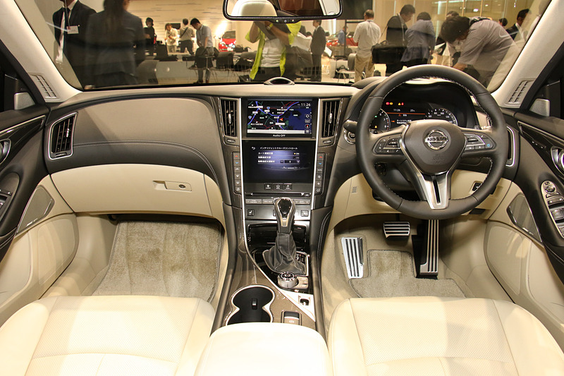 GT Type SP（ハイブリッド）のインテリア。内装色はベージュ