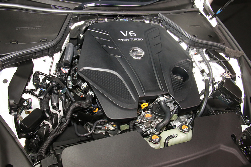 400Rに搭載するV型6気筒 3.0リッターツインターボエンジン「VR30DDTT」型。最高出力298kW（405PS）/6400rpm、最大トルク475Nm（48.4kgfm）/1600-5200rpmを発生