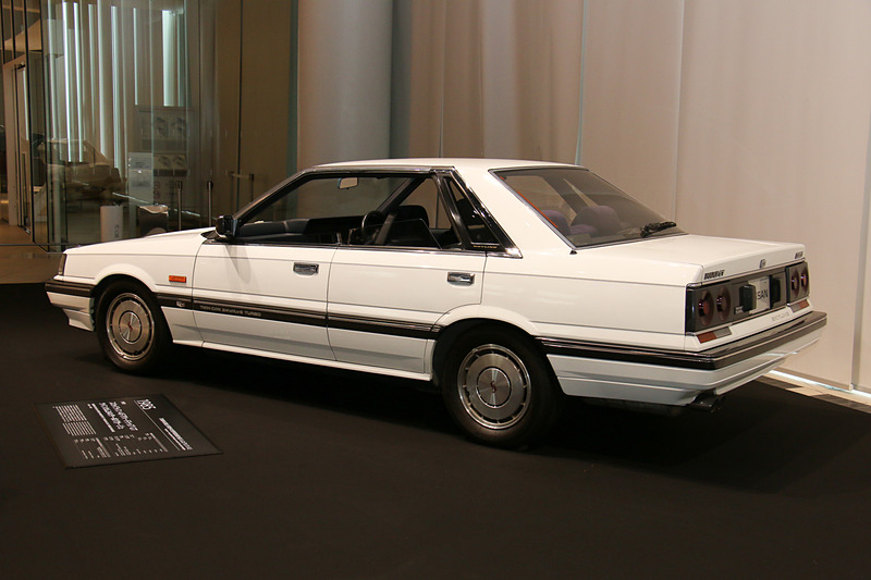 「7代目スカイライン 4ドアハードトップ GT ツインカム24Vターボ パサージュ」（1985年）