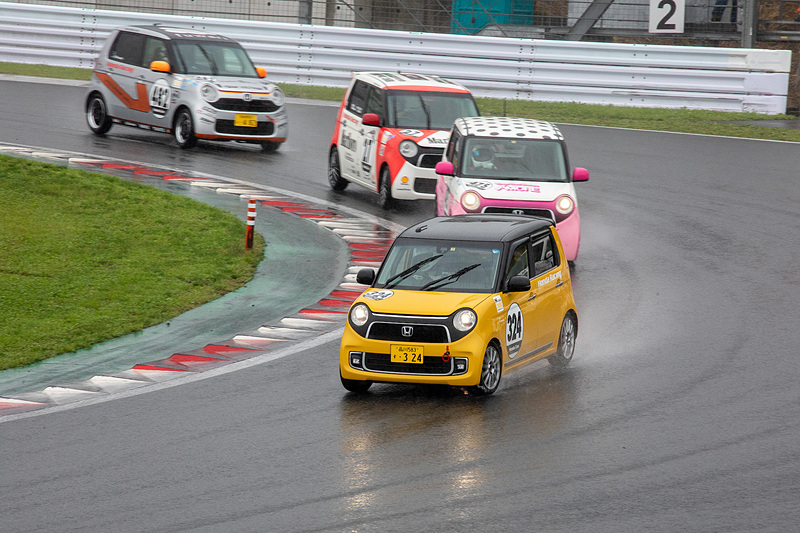 Aライセンスは運転の技量を示すものではないが、ライセンスを取得するまでに得られる運転や安全、競技への知識はハイレベルだし、スポーツ走行も経験しているので、そういった面でAライセンス所有者の運転レベルは高いといえる