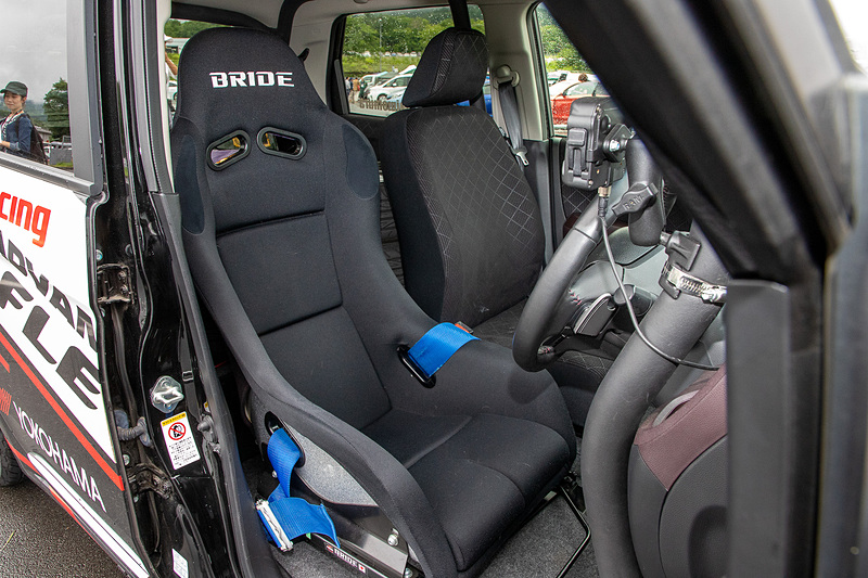 認定部品とは主催者が認めたスポーツパーツで、指定パーツならどの銘柄を使用してもいいが性能面、機能面で不公平が出ないような設定となっている。そのほか、ブレーキパッド、シートなどはJAF（日本自動車連盟）の規定に沿っていれば選択は自由