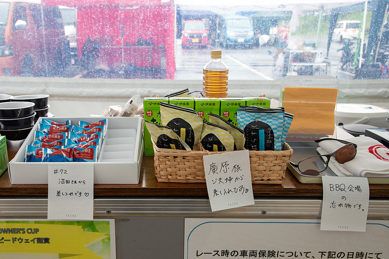 エントラント同士の雰囲気がいいのものこのレースの特徴。それゆえ、レース中の競い合いもクリーンなもの