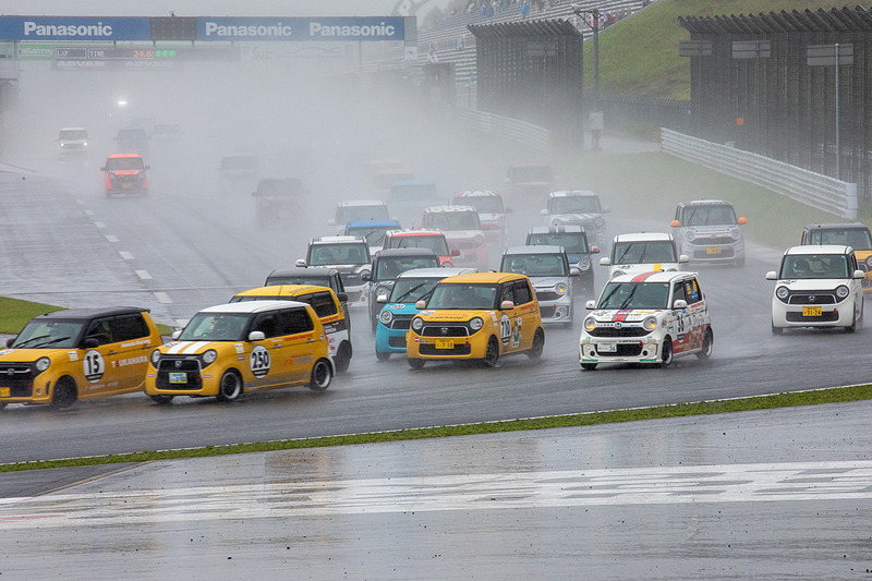 N-ONE OWNER'S CUPは台数が多いのでそれぞれの位置でライバルがいて、バトルが繰り広げられる。だから速さに関係なく全員でレースが楽しめるのだ