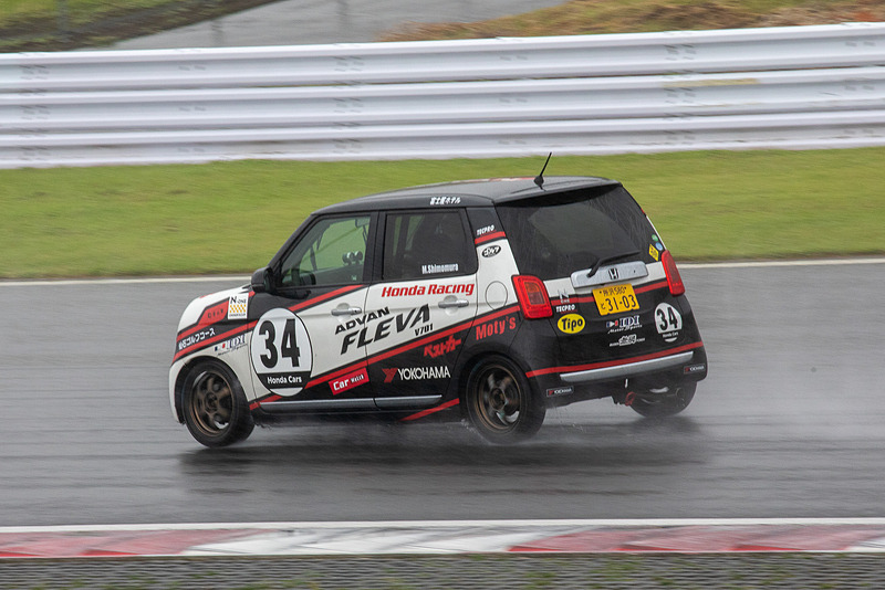 ウェットなのでトラクションコントロールをONにして走行。これが非常に安定感があり、それでいてスピードをスポイルするような感じもなかったという