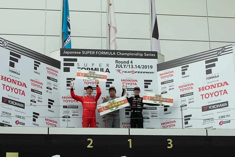 N-ONE OWNER'S CUP 第7戦の表彰台。優勝は38号車 岩間浩一選手。2位は390号車 坂井拓斗選手、3位は998号車 吉田隆ノ介選手。皆さんおめでとうございました