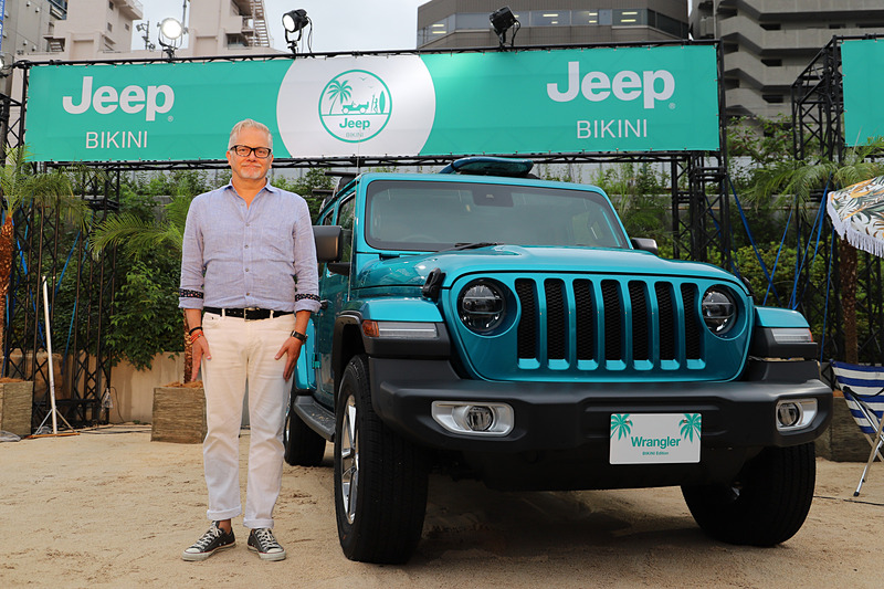 限定車「ラングラー・アンリミテッド・ビキニ・エディション」とFCAジャパン株式会社 代表取締役社長 兼 CEOのポンタス・ヘグストロム氏