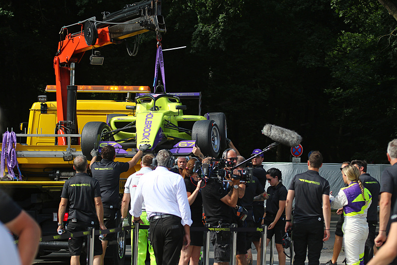 予選でクラッシュしたシア・ホルブロック
