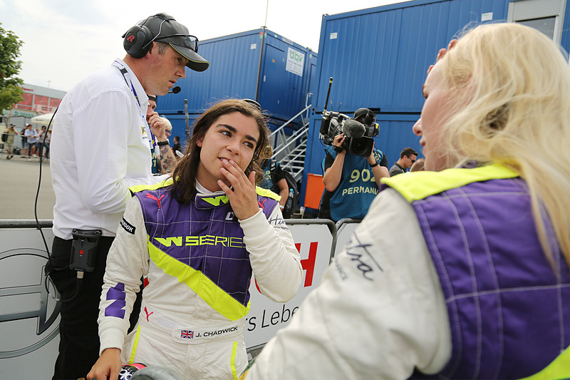 ジャミー・チャドウィック（左）とベーツク・ビセー