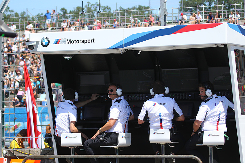 スタート前のBMW