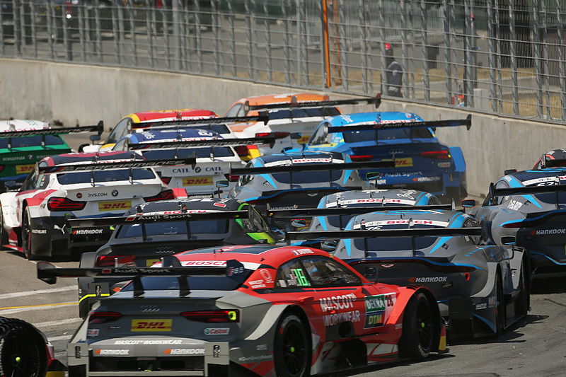 アストンマーティンのポール・ディレスタがピエトロ・フィッツパルディ（No.21）を押し出した形に