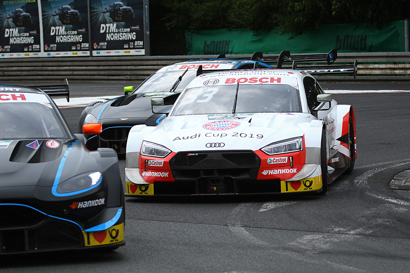 最後尾に落ちるも猛進撃により7位でレースを終え、ポイントランキングトップを堅守したレネ・ラスト（No.33）