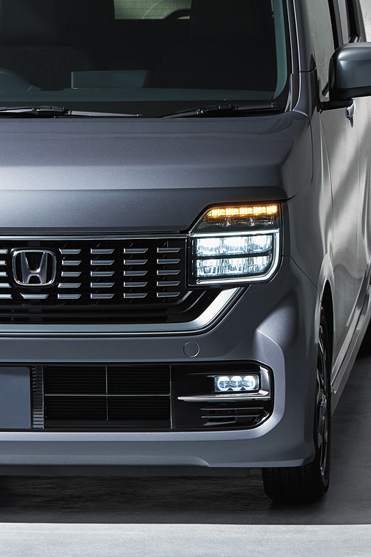 N-WGN カスタムの外観デザインは「大人の感性に響くカスタム」。N-WGN カスタムは全車で9灯式フルLEDヘッドライトを標準装備