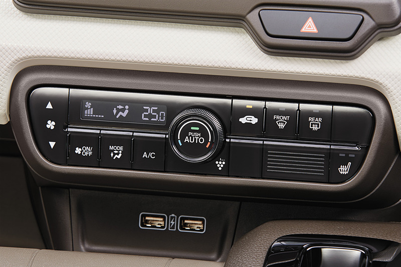 フルオートエアコンを全車標準装備。LとL・ターボではプラズマクラスター技術も搭載する