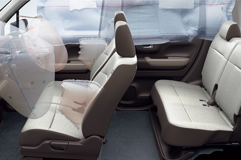 「前席用i-サイドエアバッグ」「サイドカーテンエアバッグシステム」を全車標準装備