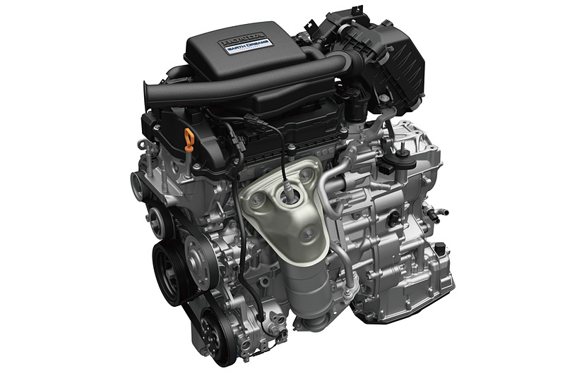 直列3気筒DOHC 0.66リッターの「S07B」型エンジンは、自然吸気（写真）で最高出力43kW（58PS）/7300rpm、最大トルク65Nm（6.6kgfm）/4800rpm、ターボで最高出力47kW（64PS）/6000rpm、最大トルク104Nm（10.6kgfm）/2600rpmを発生