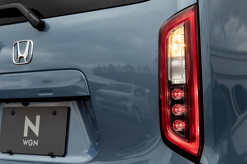 LEDリアコンビネーションランプを採用