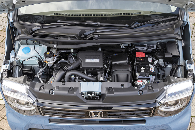 ターボエンジンは最高出力47kW（64PS）/6000rpm、最大トルク104Nm（10.6kgfm）/2600rpmを発生